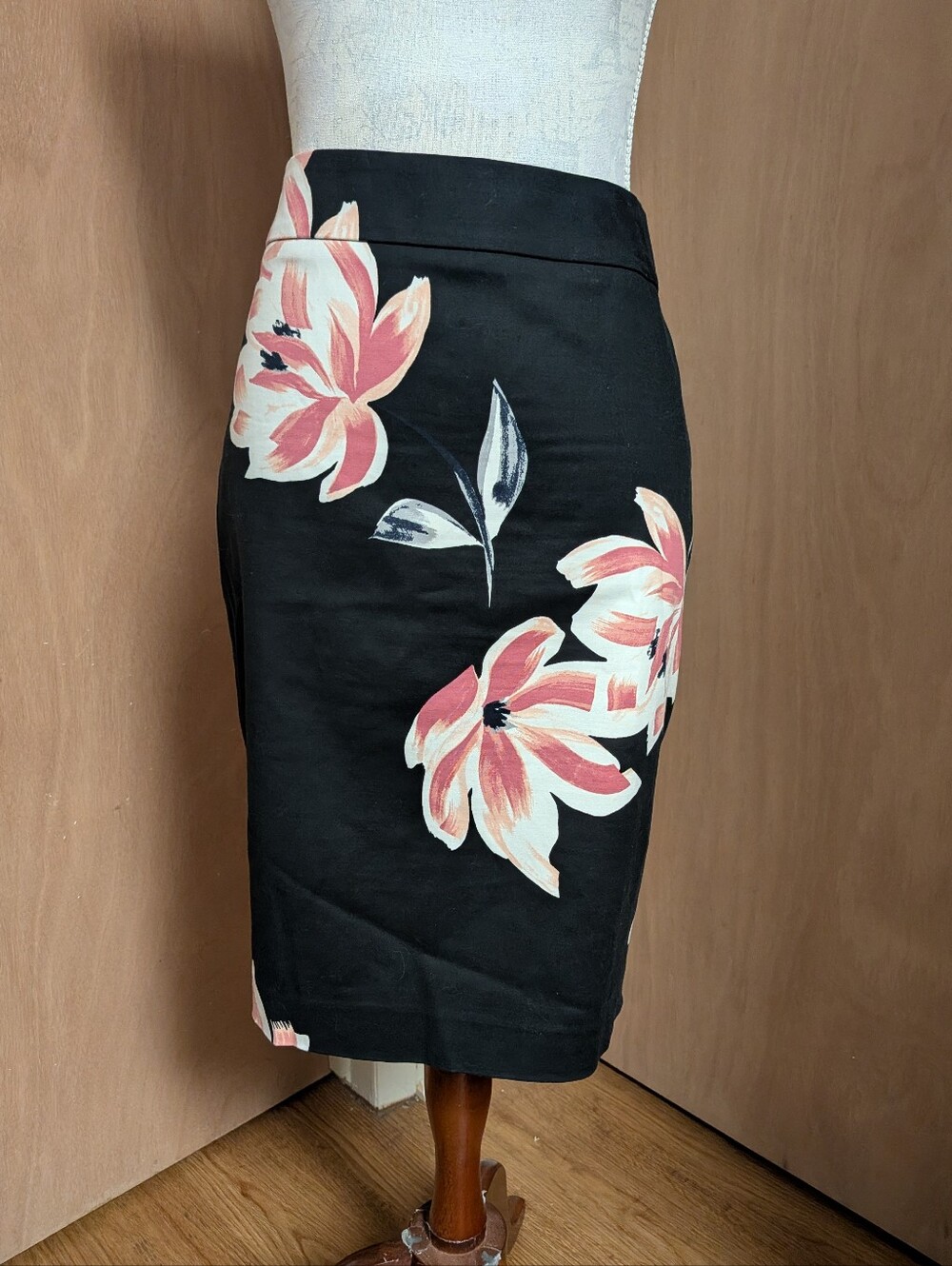Ann Taylor Factory Black Floral Pencil Skirt Size 8 Pink White Midi Office